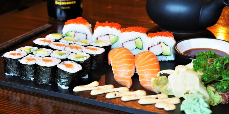 Sushi hody: 22 i 25 kousků rolek s avokádem i lososem v centru Brna