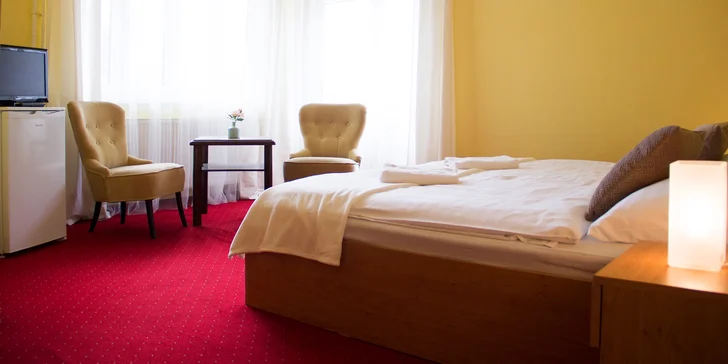 Oddych v centru Luhačovic: apartmán ve vile, polopenze i vstup do bazénu