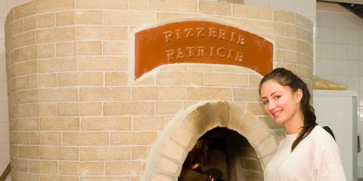 Kilo kuřecích špalíčků v sezamové strouhance s pikantní omáčkou