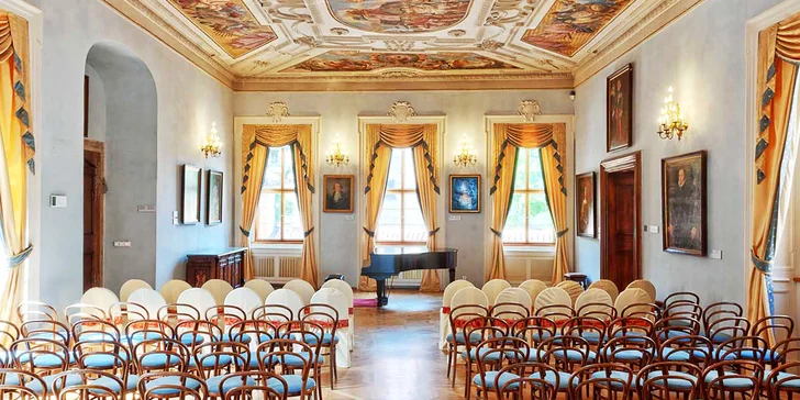 Prohlídka Lobkowiczkého paláce pro 2 osoby a lahev bílého vína