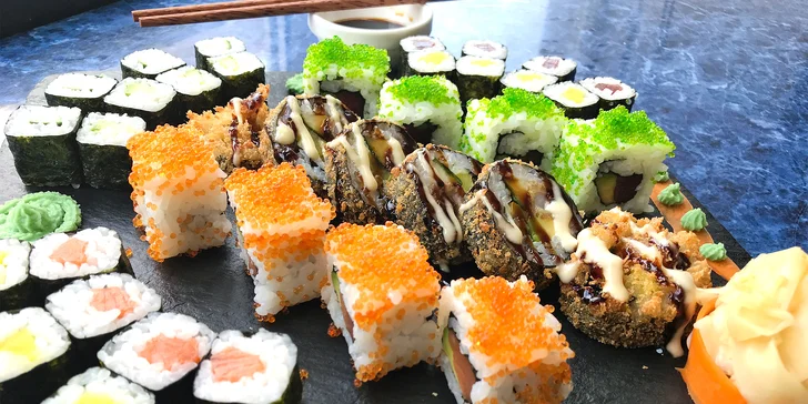 V nabídce jsou pestré sushi set 24 nebo 38 rolek s rybami, avokádem i ředkví.