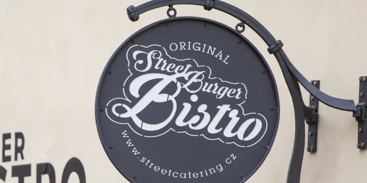 Burger menu na Malé Straně: hovězí, s trhaným vepřovým i pro vegetariány