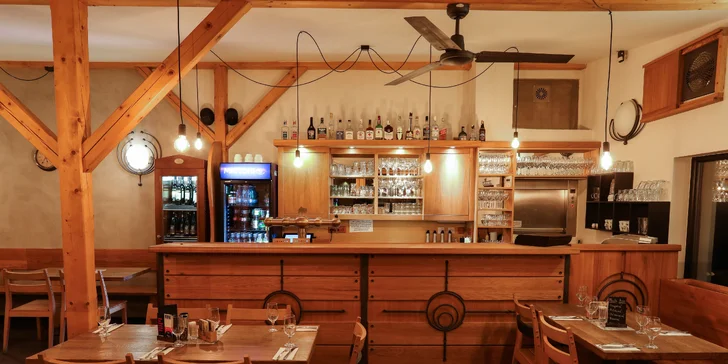 Steak dle výběru ze 3 druhů masa nebo burger pro 1 či 2 osoby v restaurantu Plaudit Turnov
