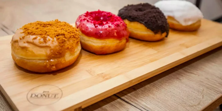 Otevřený voucher na cokoli z Just Donut v hodnotě 200 Kč: donuty i káva