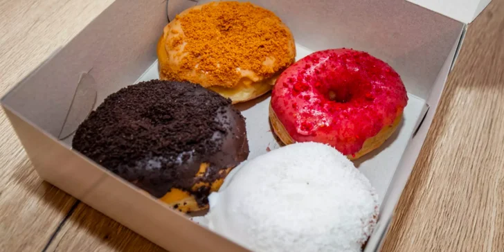 Otevřený voucher na cokoli z Just Donut v hodnotě 200 Kč: donuty i káva