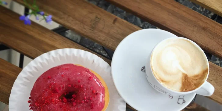 Otevřený voucher na cokoli z Just Donut v hodnotě 200 Kč: donuty i káva