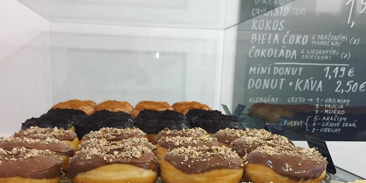 Otevřený voucher na cokoli z Just Donut v hodnotě 200 Kč: donuty i káva