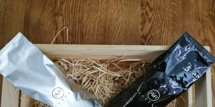 Dva 250g balíčky čerstvě pražené kávy dle výběru z R&R Coffee