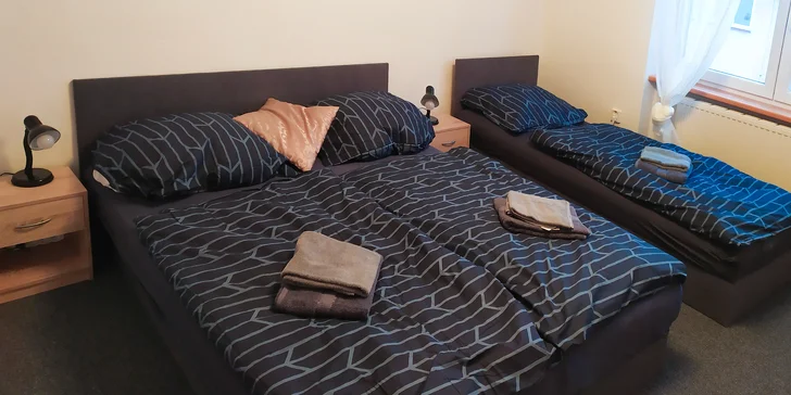 Pronajmete si apartmán se dvěma ložnicemi.