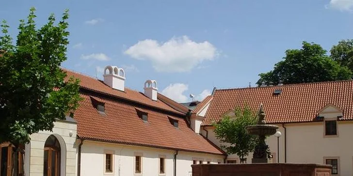 2 nebo 3 dny na zámku v centru Poděbrad: ochutnávka vína a nový wellness