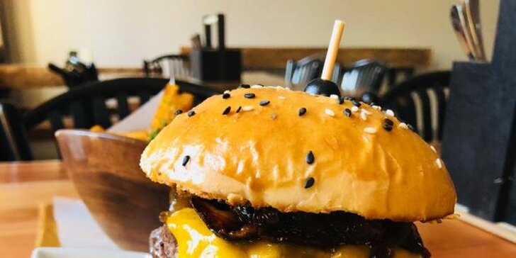 Past na pořádný hlad: 2x hovězí XXL burger a čokoládový fondant