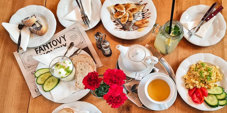 Fantova kavárna Praha: snídaně, káva i fresh na Wilsonově nádraží pro jednu či dvě osoby