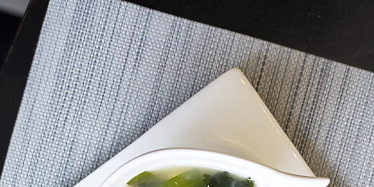 Ochutnejte sečuánskou kuchyni: degustační sushi menu ve Slovanském domě