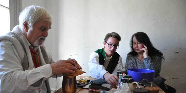 Tříkrálová koleda ve skanzenu v Kouřimi: zpívání koled, dílničky a tradice