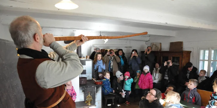 Tříkrálová koleda ve skanzenu v Kouřimi: zpívání koled, dílničky a tradice