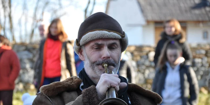 Tříkrálová koleda ve skanzenu v Kouřimi: zpívání koled, dílničky a tradice