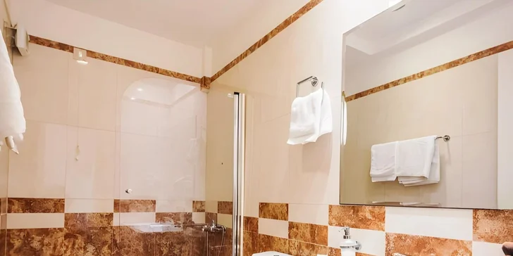 Součástí vybavení je klimatizace zdarma, Wi‑Fi připojení a TV.
