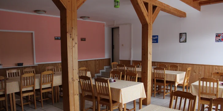 S pobytem v hlavní budově máte nárok i na snídaně, za ty ale není problém si připlatit i u bydlení v chatce.