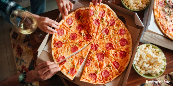 Opravdu velká pizza podle výběru až pro 4 osoby: výběr ze 30 druhů