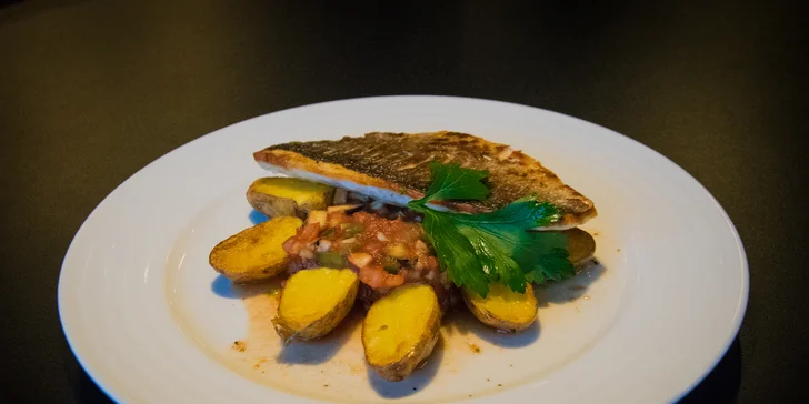 Večeře se vším všudy: menu podle výběru s kančím, rybou i krůtím pro 2 os.