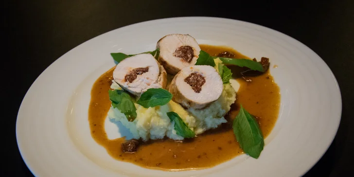 Večeře se vším všudy: menu podle výběru s kančím, rybou i krůtím pro 2 os.