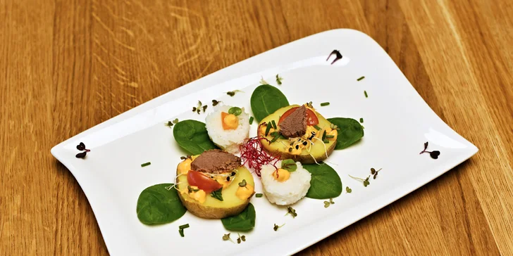 Degustační vyvážené menu pro 2 osoby: hovězí se zelím i kuře a skvělé dorty