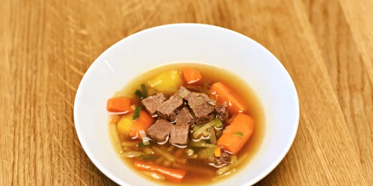 Degustační vyvážené menu pro 2 osoby: hovězí se zelím i kuře a skvělé dorty