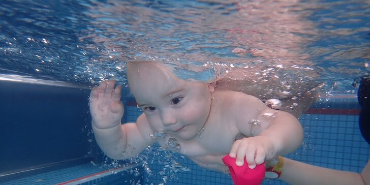 Kurz plavání kojenců v Praze s výběrem z termínů a dvou bazénů