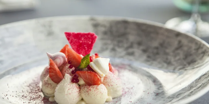 Luxusní 5chodové menu na Žižkovské věži: lanýž, losos, jelení hřbet i koktejl
