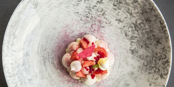 Luxusní 5chodové menu na Žižkovské věži: lanýž, losos, jelení hřbet i koktejl