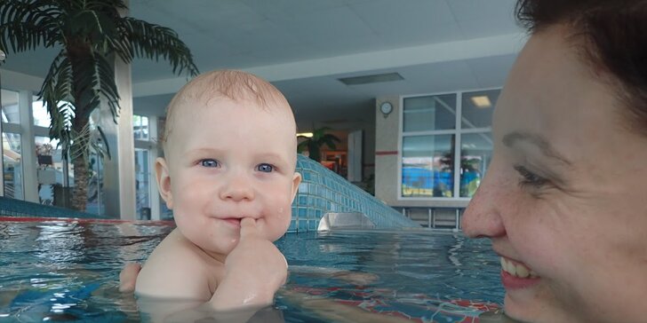 Kurz plavání kojenců v Praze s výběrem z termínů a dvou bazénů