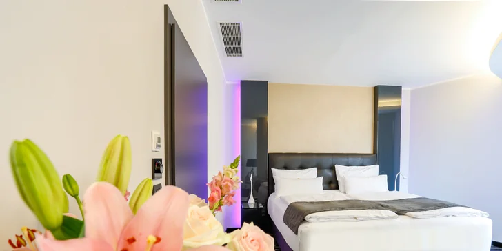 Pobyt v hotelu v Tančícím domě s krásným výhledem vč. snídaně i menu od Ondřeje Slaniny