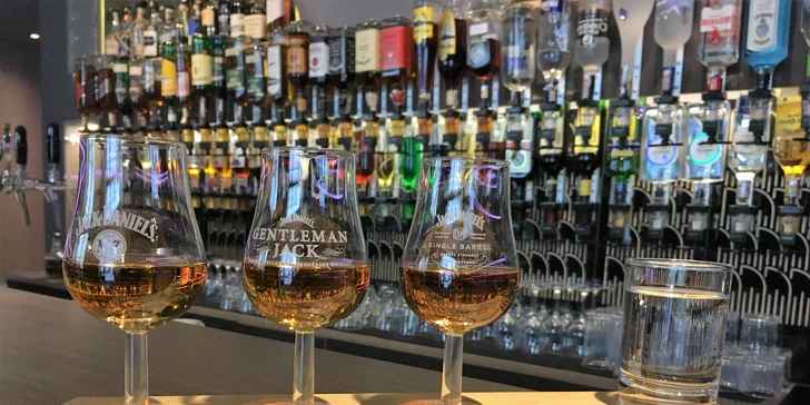 Degustace rumů a whiskey: Bandita Black, Jack Daniel's, Kraken i La Hechicera