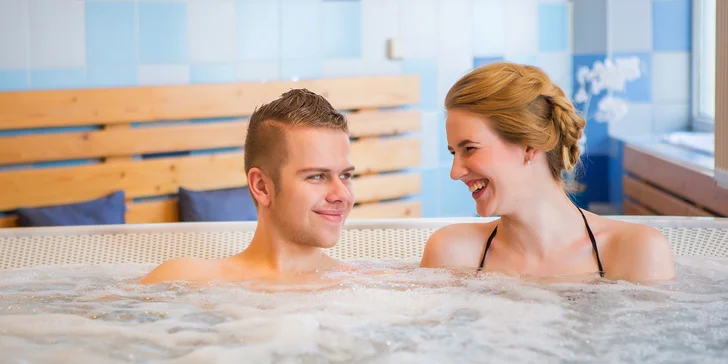 Večer se vším všudy: 60 min. privátního wellness a tříchodová večeře pro dva