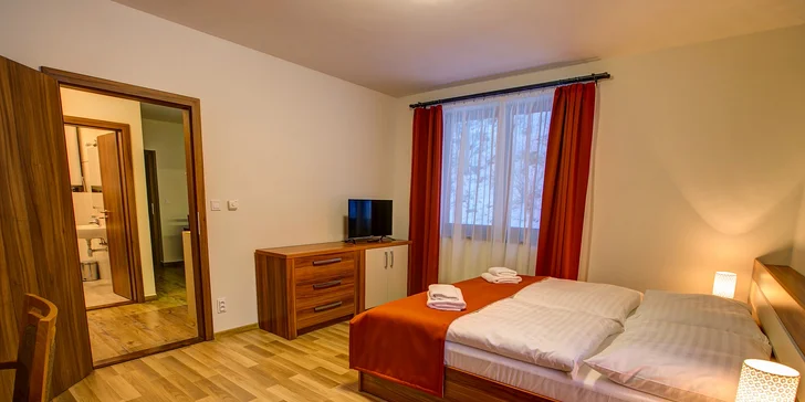 Jistě vás také potěší balkon s posezením.
