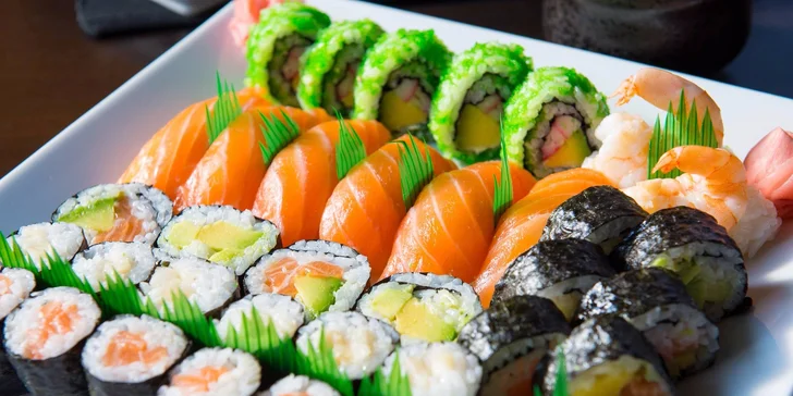 Sushi menu C: 6 ks Nigiri losos 2 ks Nigiri kreveta 2 ks Nigiri maslová ryba 6 ks Maki losos 6 ks Maki maslová ryba 5 ks Maki avokádo, japonská majonéza 5 ks Maki losos, avokádo 5 ks Tobico wasabi maki, avokádo, surimi