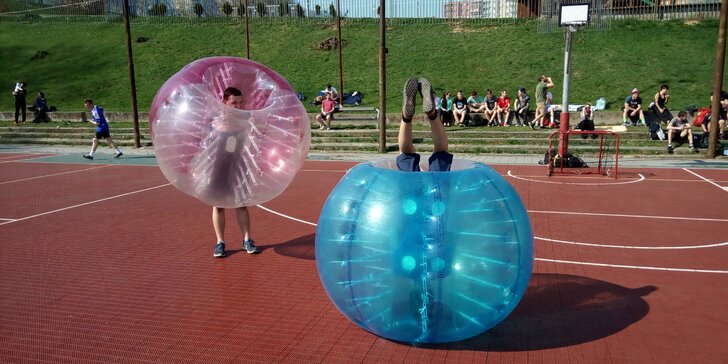 Sport a sranda: "fotbalový" Bubbleball v tělocvičně i s rozhodčím pro 6 osob