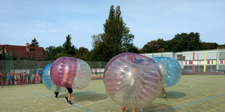 Sport a sranda: "fotbalový" Bubbleball v tělocvičně i s rozhodčím pro 6 osob