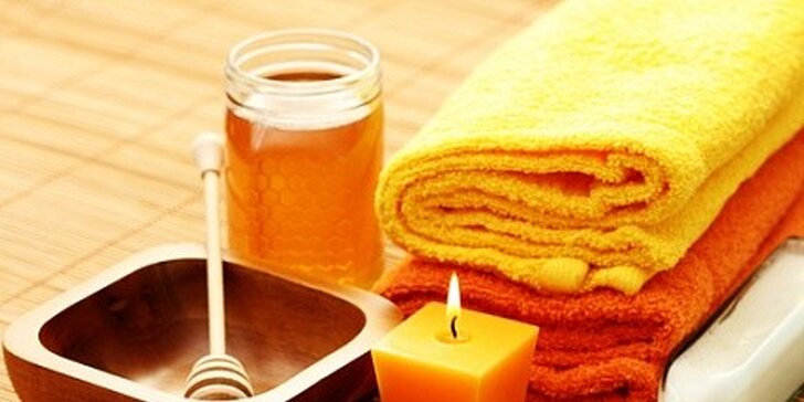 Dopřejte si  jarní sladkou medovou detoxikační masáž z pravého medu od včel