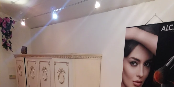 Dopřejte si permanentní make-up: 3D vláskované obočí, linky nebo rty