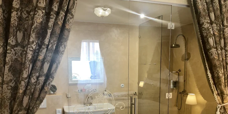 Romantika v krásných Piešťanech: stylová vila se snídaní i privátním wellness pro dva
