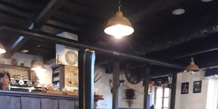 Valašská hospoda U Janíka zve na baštu: koleno na pivě a třeba i kyselica