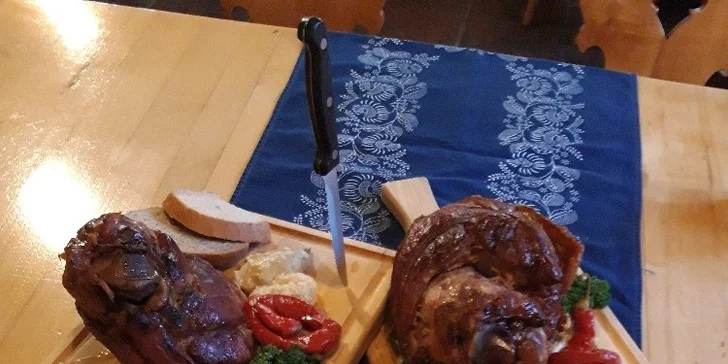 Valašská hospoda U Janíka zve na baštu: koleno na pivě a třeba i kyselica