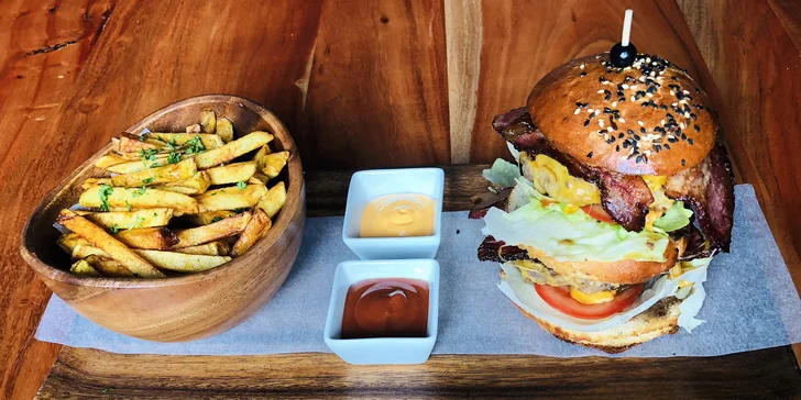 Past na pořádný hlad: 2x hovězí XXL burger a čokoládový fondant