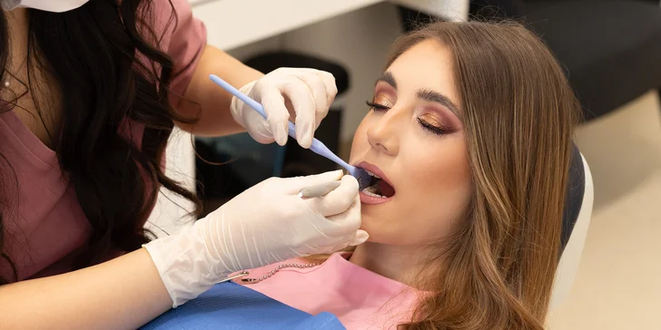 Stačí se objednat do nově otevřené ordinace DH Smile Fusion v areálu Thomayerovy nemocnice v Krči. 