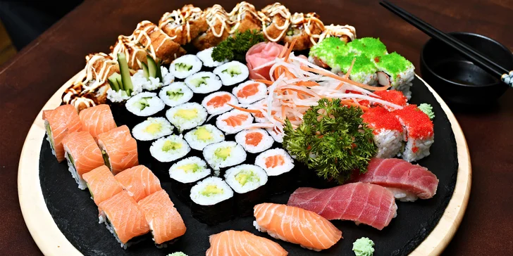 V nabídce jsou vyladěné sushi sety až o 52 kouscích. 