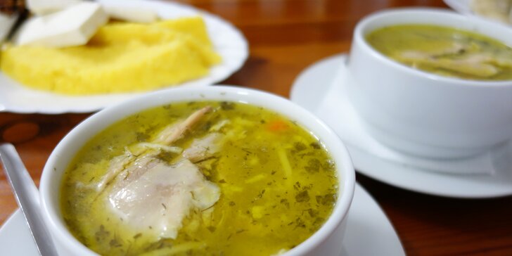 Speciální ukrajinské menu pro dva: polévka, hlavní chod, salát i dezert