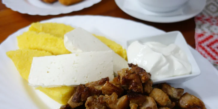 Speciální ukrajinské menu pro dva: polévka, hlavní chod, salát i dezert