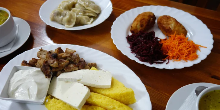 Speciální ukrajinské menu pro dva: polévka, hlavní chod, salát i dezert