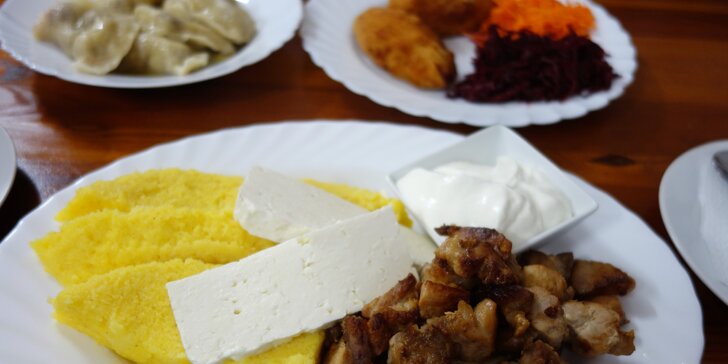 Speciální ukrajinské menu pro dva: polévka, hlavní chod, salát i dezert